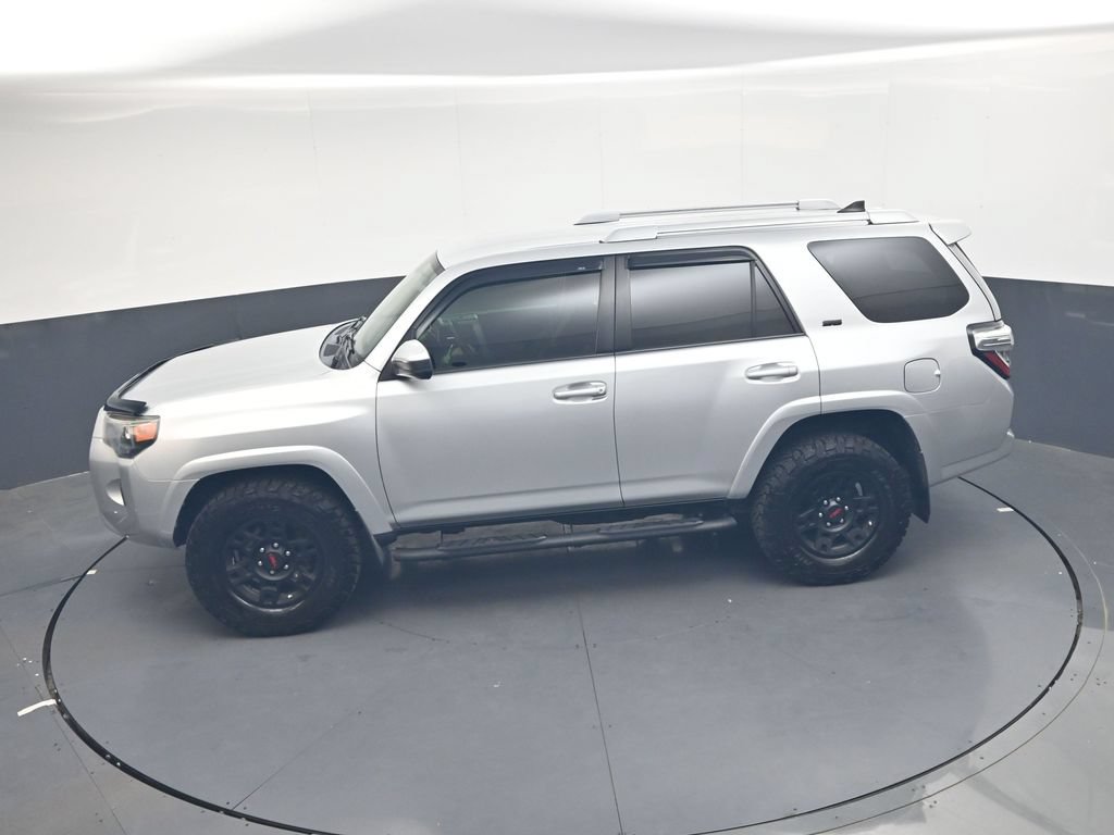 Used 2017 Toyota 4Runner SR5 AWD/4WD image 19