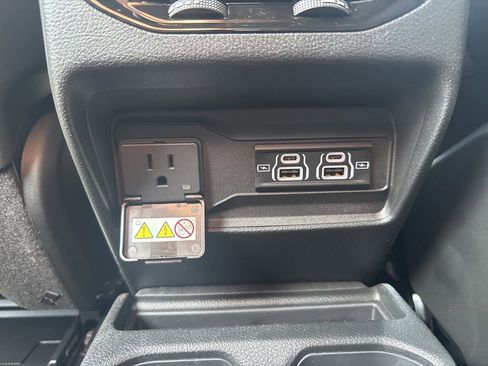 New 2025 Jeep Grand Cherokee L Laredo image 19