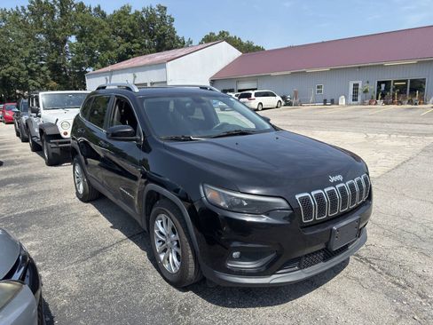 Used 2019 Jeep Cherokee Latitude w/ Popular Appearance Group FWD image 5