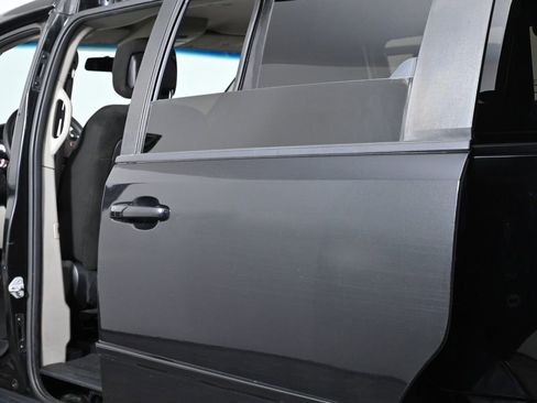 Used 2016 Dodge Grand Caravan SXT image 20