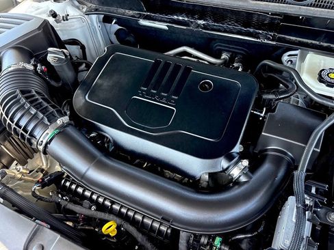 Used 2025 Chevrolet Blazer LT FWD image 28