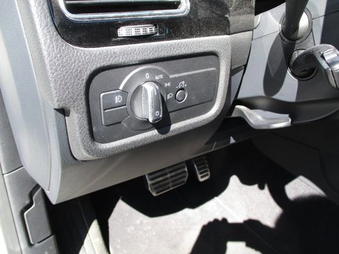 Used 2017 Volkswagen Touareg Wolfsburg Edition image 21