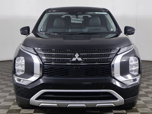 Used 2024 Mitsubishi Outlander SE image 12