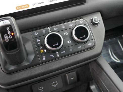 Used 2024 Land Rover Defender 130 X-Dynamic SE image 25