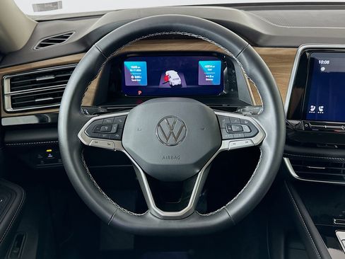 Used 2025 Volkswagen Atlas SE image 18