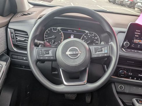 Used 2023 Nissan Rogue SV image 12