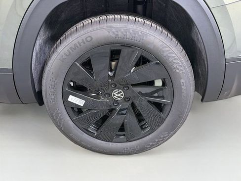 New 2026 Volkswagen Atlas SE FWD image 32