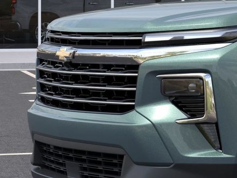 New 2027 Chevrolet Traverse LT w/ Sun and Wheel Package FWD image 13