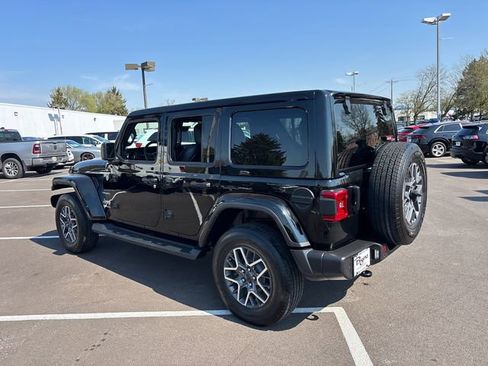 Used 2024 Jeep Wrangler Unlimited Sahara w/ Technology Group AWD/4WD image 4