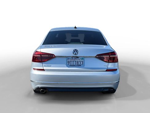 Used 2017 Volkswagen Passat 1.8T R-Line FWD image 4