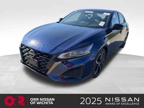 Used 2023 Nissan Altima 2.5 SR w/ SR Premium Package FWD image 1