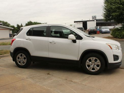 Used 2016 Chevrolet Trax LS w/ LPO, Protection Package FWD image 4