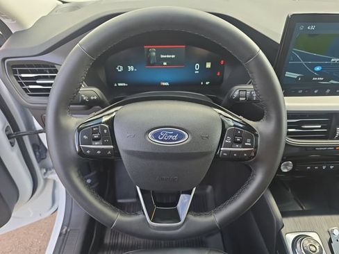 Certified 2023 Ford Escape Platinum w/ Premium Technology Package AWD/4WD image 18