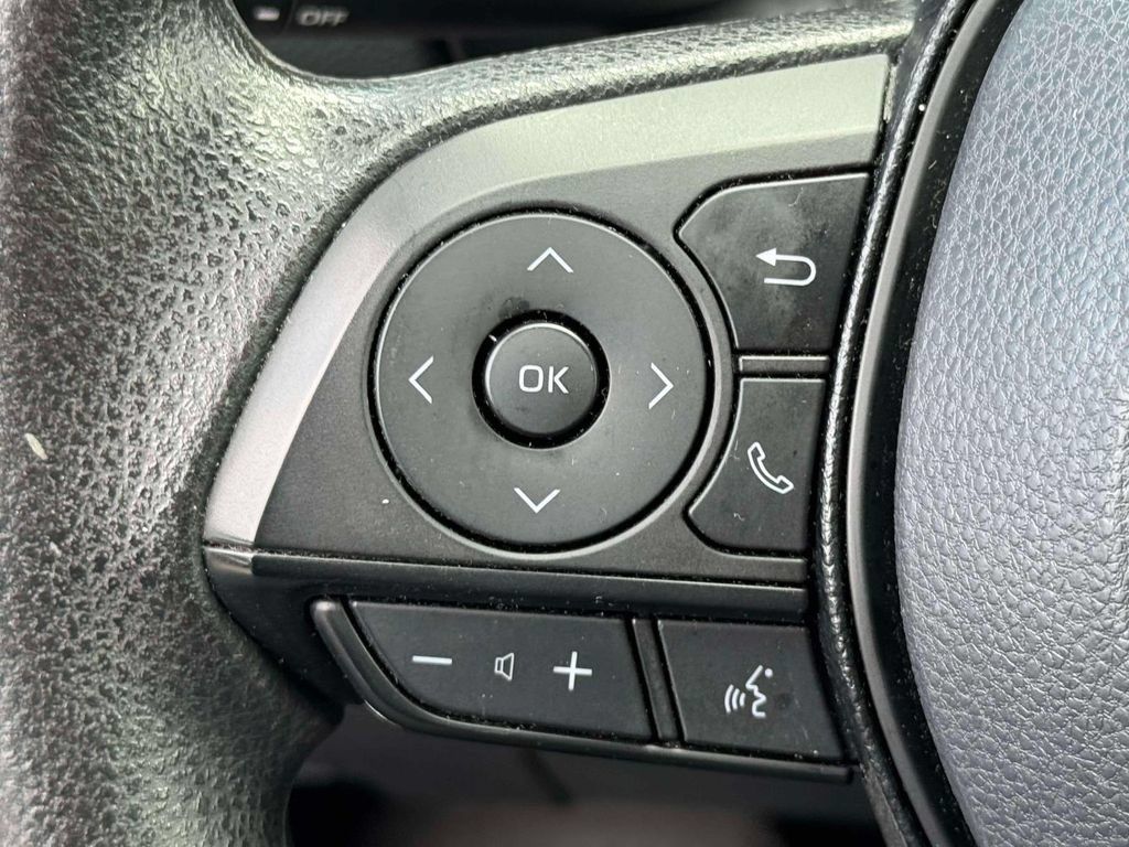 Used 2021 Toyota RAV4 LE AWD/4WD image 22