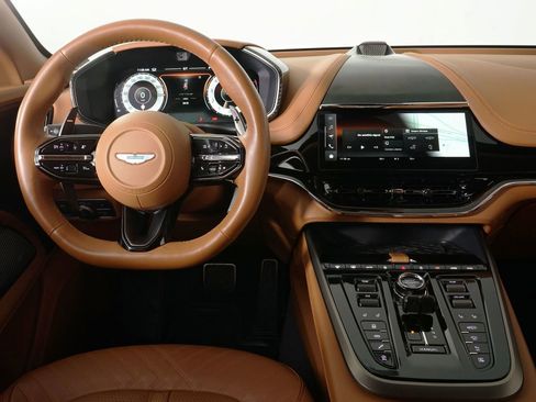 Used 2025 Aston Martin DBX 707 image 19