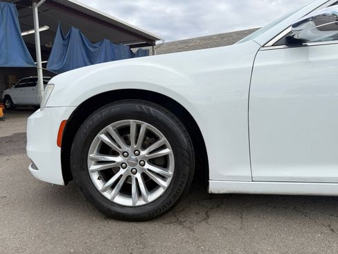 Used 2016 Chrysler 300 C RWD image 10