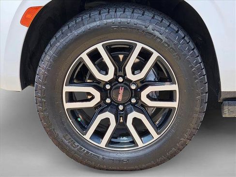 Used 2023 GMC Yukon AT4 w/ Technology Package AWD/4WD image 25