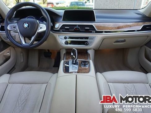Used 2018 BMW 750i RWD image 10