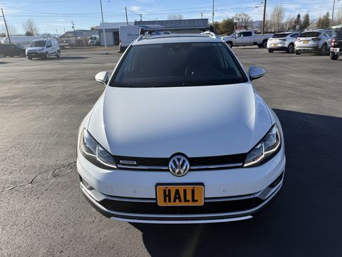Used 2018 Volkswagen Golf Alltrack SEL image 2