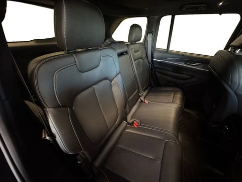 Used 2024 Jeep Grand Cherokee Limited w/ Luxury Tech Group II image 18