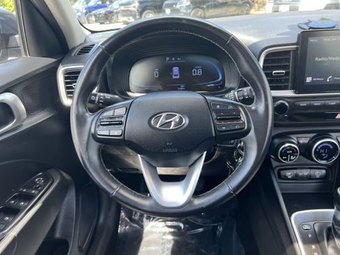 Used 2023 Hyundai Venue SEL FWD image 15