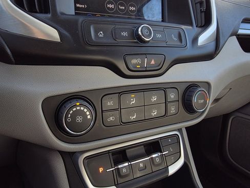 Used 2024 GMC Terrain SLE image 18