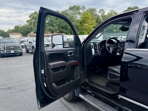 Used 2017 GMC Sierra 2500 SLT w/ Duramax Plus Package AWD/4WD image 14