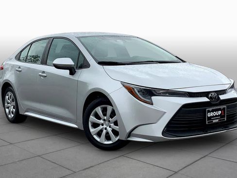 Used 2023 Toyota Corolla LE image 3