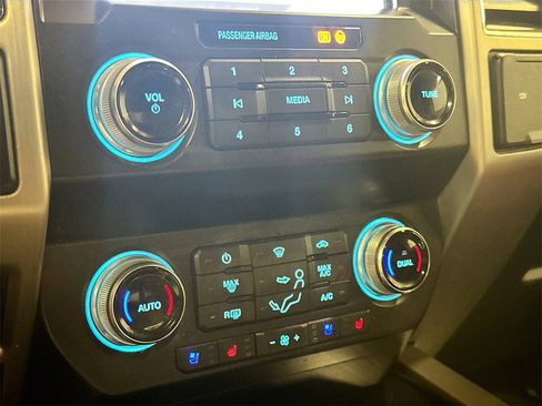 Used 2020 Ford F350 Platinum w/ FX4 Off-Road Package image 18