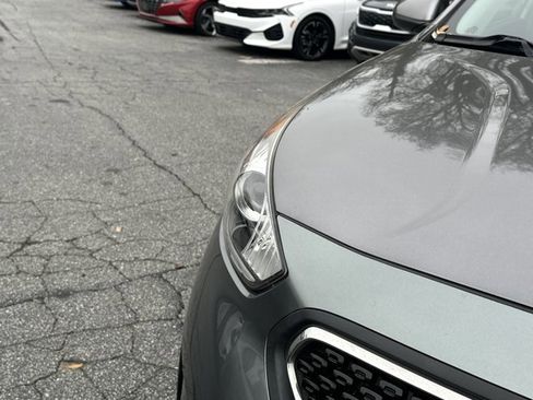 Used 2017 Kia Niro LX image 13