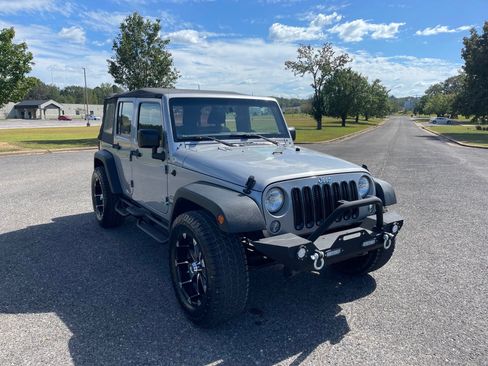 Used 2015 Jeep Wrangler Unlimited Sport w/ Connectivity Group image 7