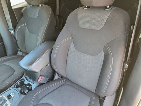 Used 2016 Jeep Cherokee Latitude FWD image 15
