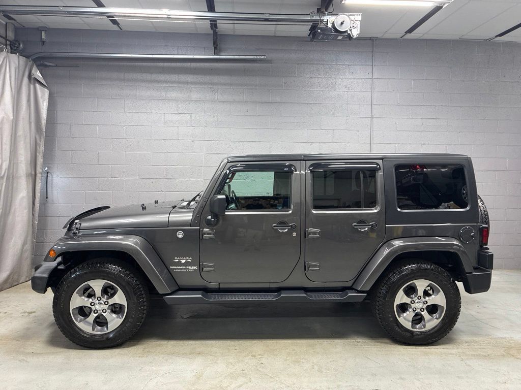 Used 2018 Jeep Wrangler Unlimited Sahara w/ Connectivity Group AWD/4WD image 30