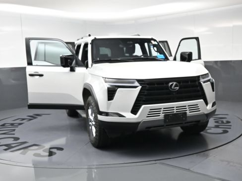 Used 2024 Lexus GX 550 AWD/4WD image 14