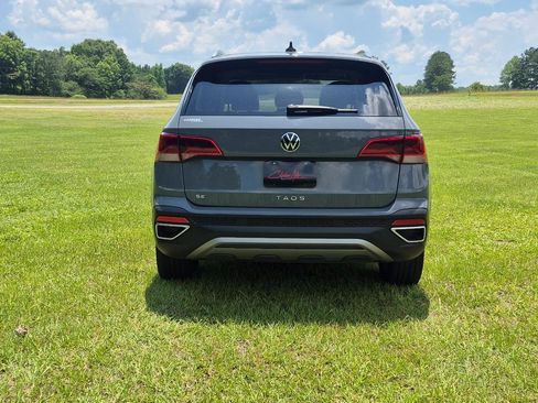 Used 2022 Volkswagen Taos SE w/ Panoramic Sunroof Package FWD image 8