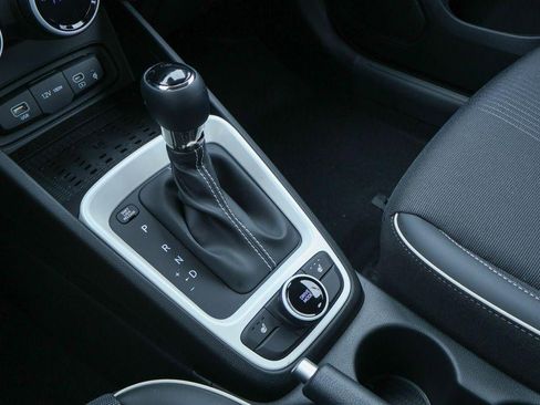 New 2025 Hyundai Venue Limited image 19