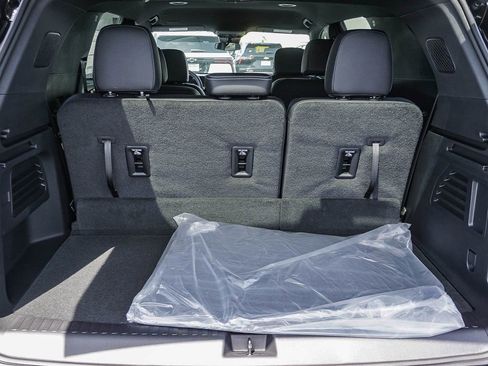 New 2026 Chevrolet Traverse LT FWD image 24