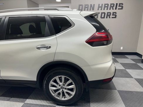 Used 2018 Nissan Rogue SV image 11