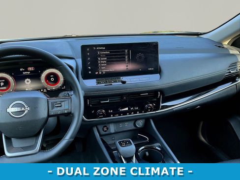 Used 2026 Nissan Rogue SL FWD image 9