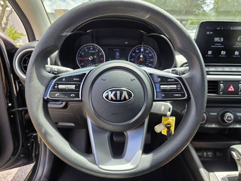 Used 2021 Kia Forte LXS FWD image 22