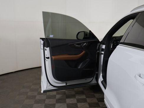 Used 2019 Audi Q8 Premium Plus w/ Premium Plus image 22