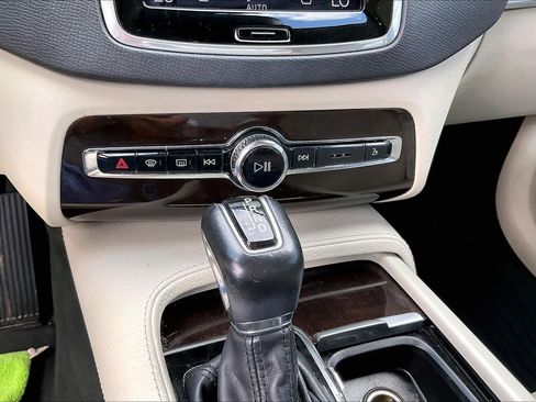 Used 2019 Volvo XC90 T6 Momentum w/ Advanced Package AWD/4WD image 33