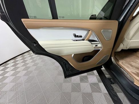 Used 2025 Land Rover Range Rover SV image 26