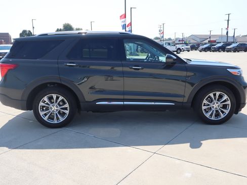 Used 2024 Ford Explorer Limited w/ Limited Technology Package AWD/4WD image 4
