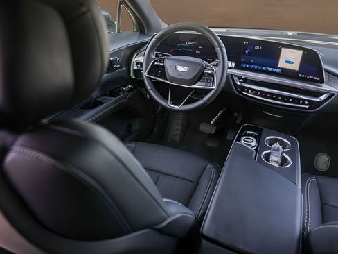 Used 2024 Cadillac Lyriq Sport image 26