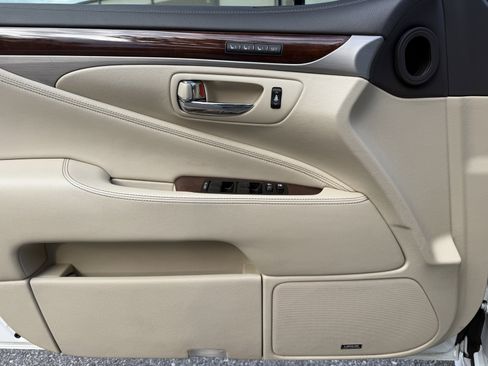 Used 2014 Lexus LS 460 image 42