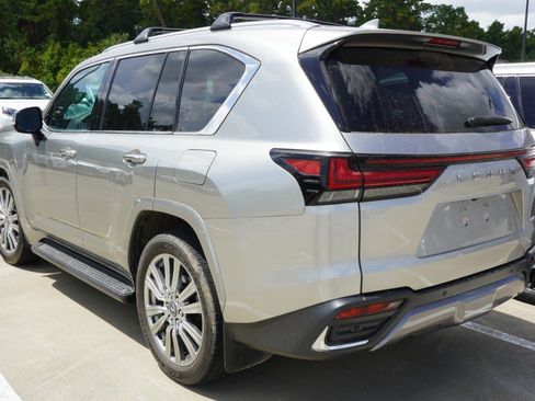 Used 2022 Lexus LX 600 4WD w/ Accessory Package (Z1) image 8