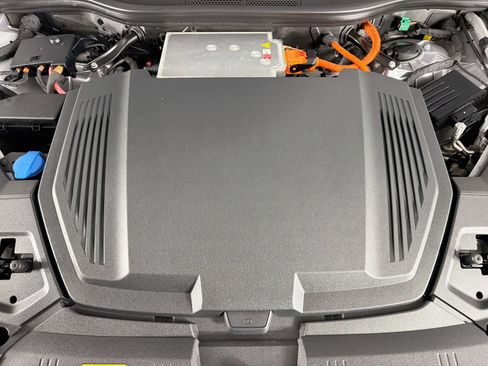 Used 2019 Audi e-tron Prestige w/ Prestige Package AWD/4WD image 32