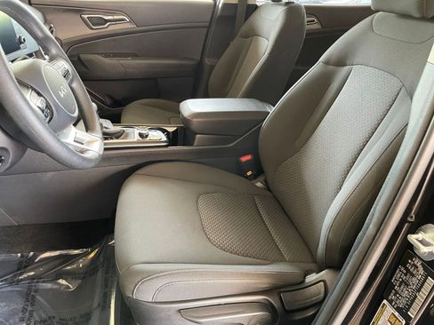 Used 2025 Kia Sportage LX image 25