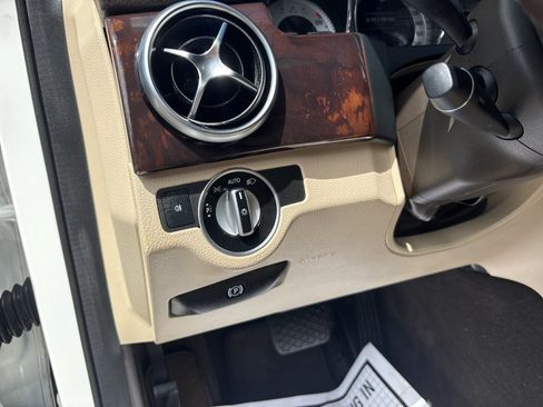 Used 2015 Mercedes-Benz GLK 350 4MATIC image 38